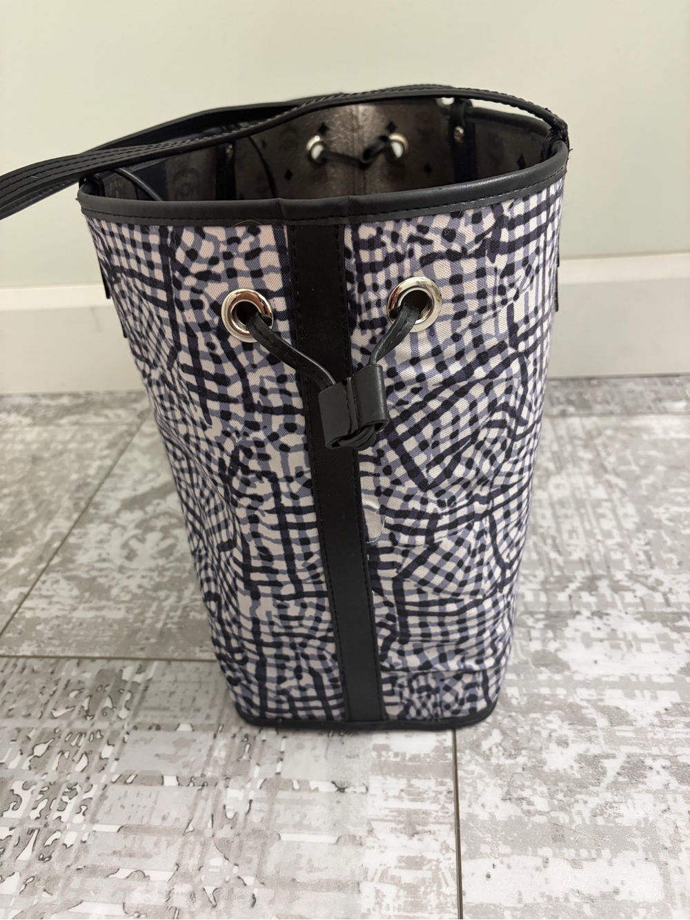 MCM Reversable Silver Monogram Tote with Black Trim - Picture 7 of 11